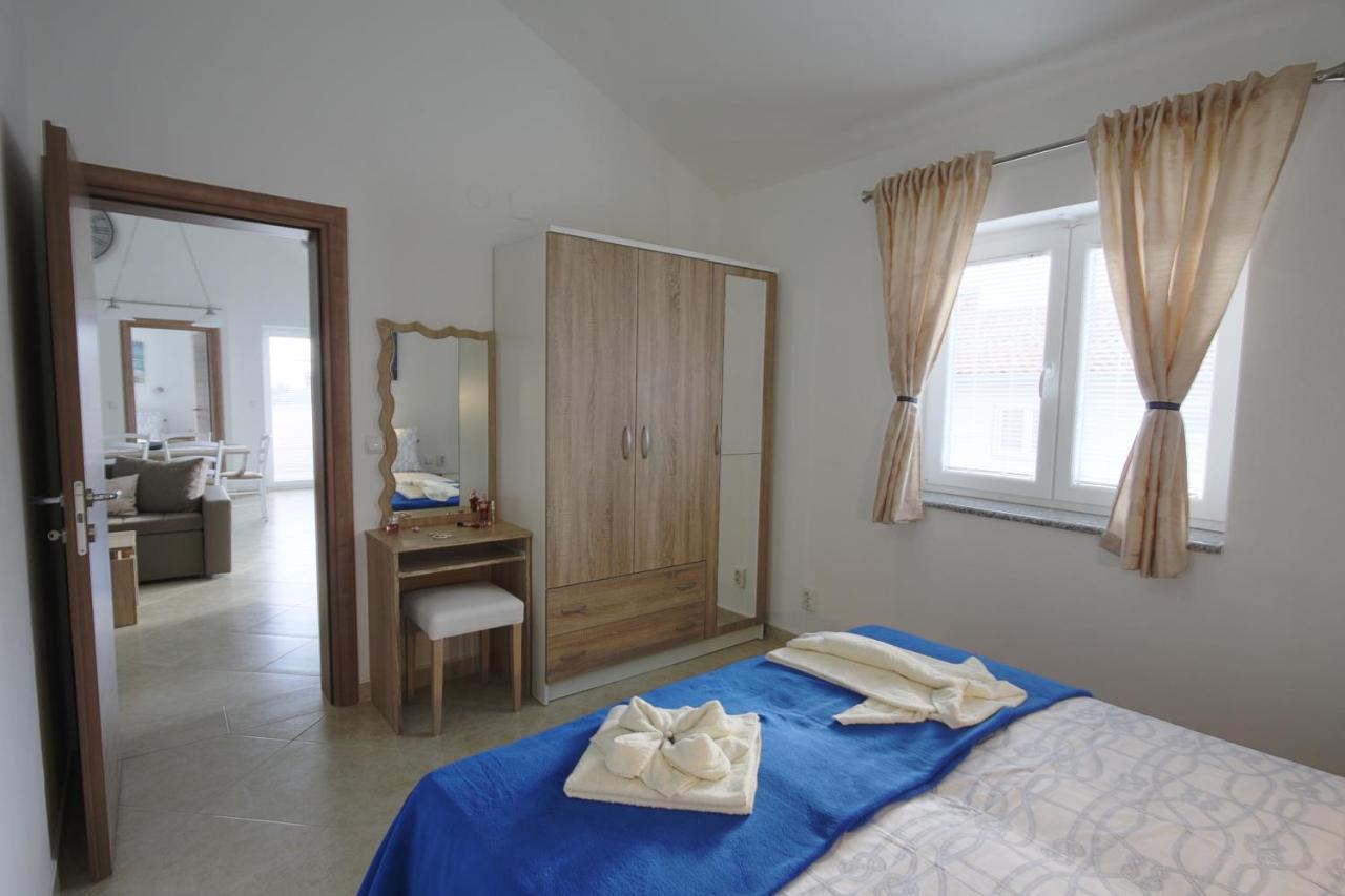 Apartmani Srdoc Baska  Bagian luar foto
