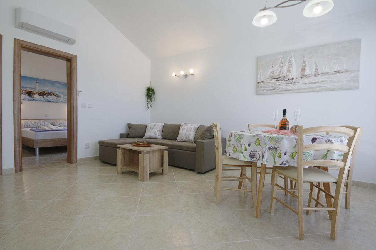 Apartmani Srdoc Baska  Bagian luar foto