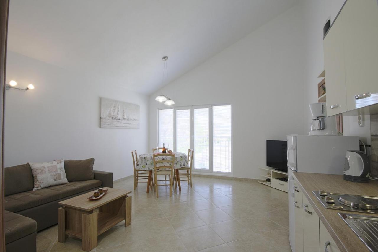 Apartmani Srdoc Baska  Bagian luar foto