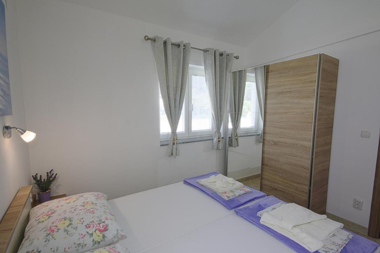 Apartmani Srdoc Baska  Bagian luar foto
