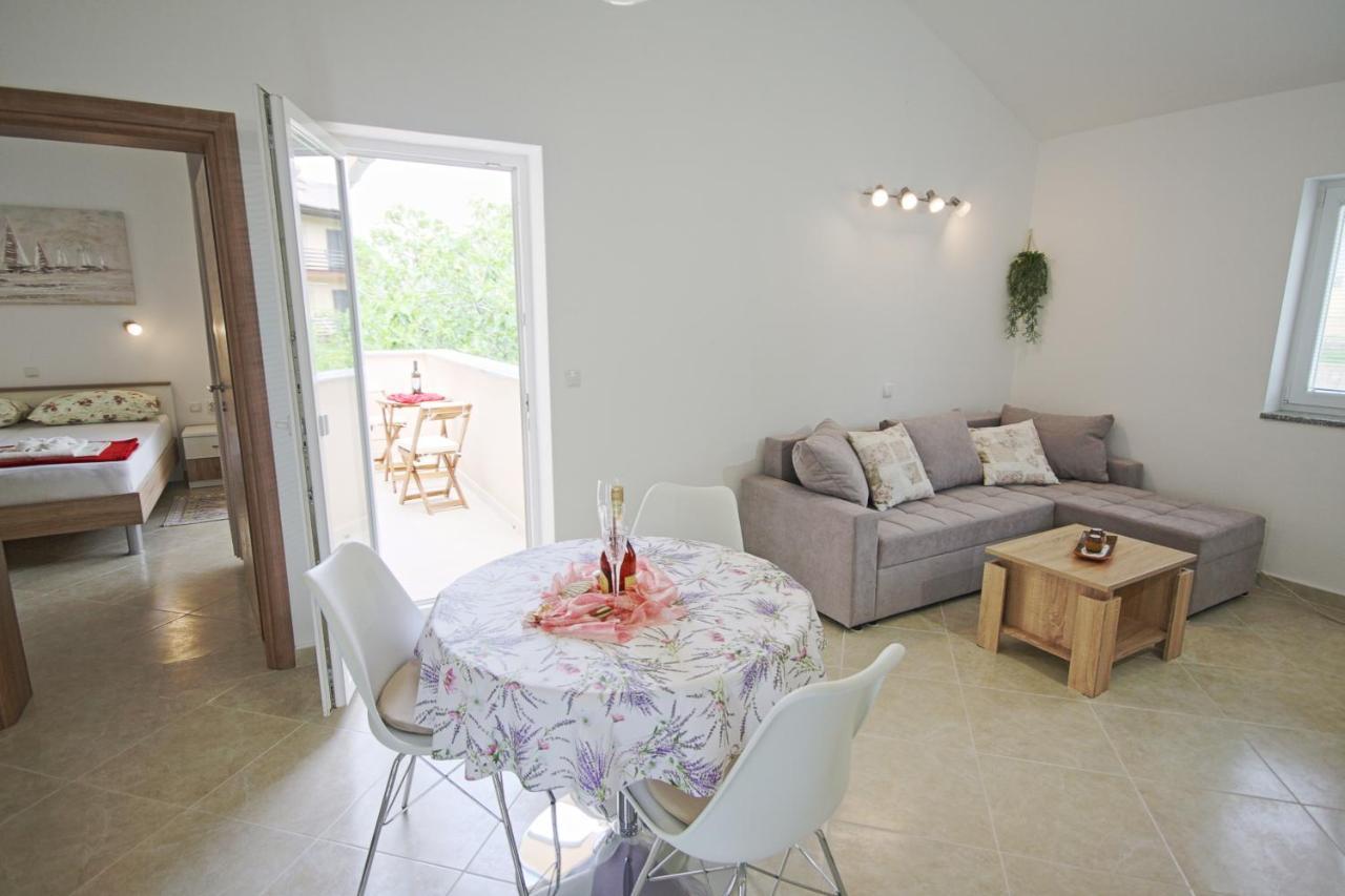 Apartmani Srdoc Baska  Bagian luar foto