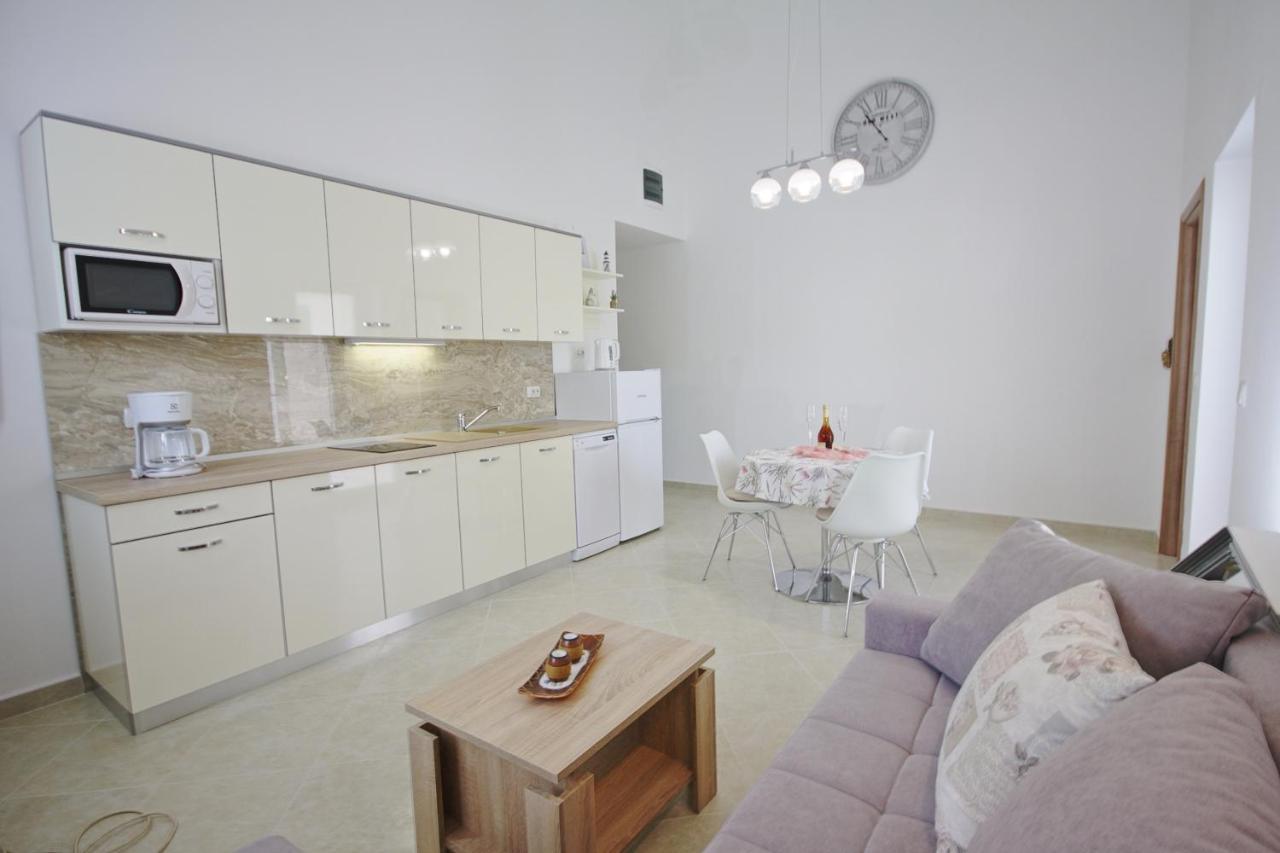 Apartmani Srdoc Baska  Bagian luar foto