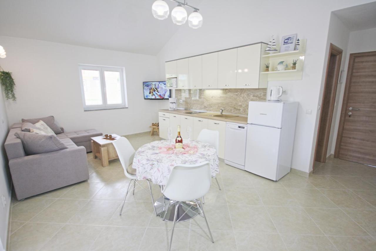 Apartmani Srdoc Baska  Bagian luar foto