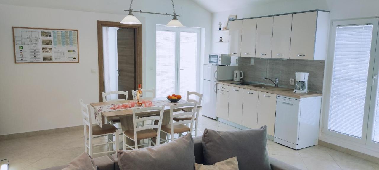 Apartmani Srdoc Baska  Bagian luar foto